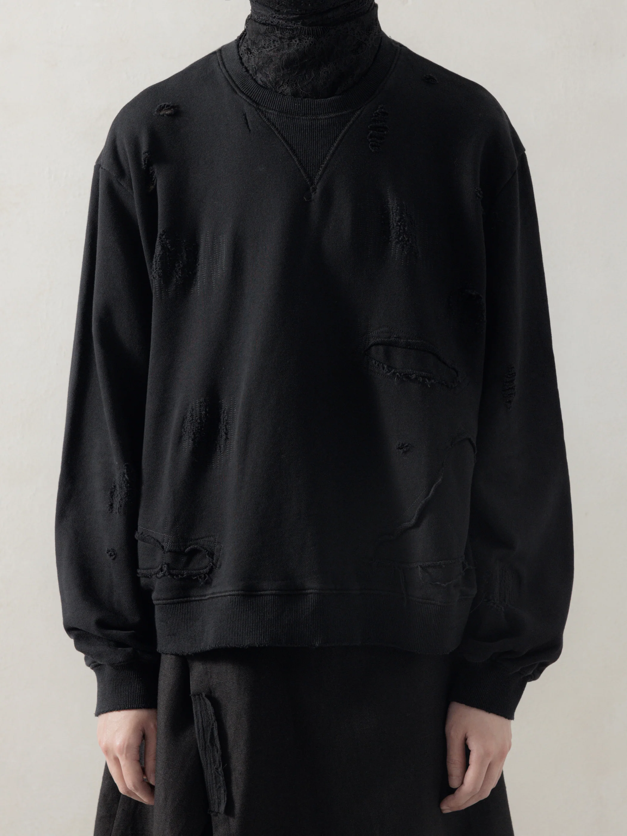 25FW|Double V Destroyed Sweater (Black)