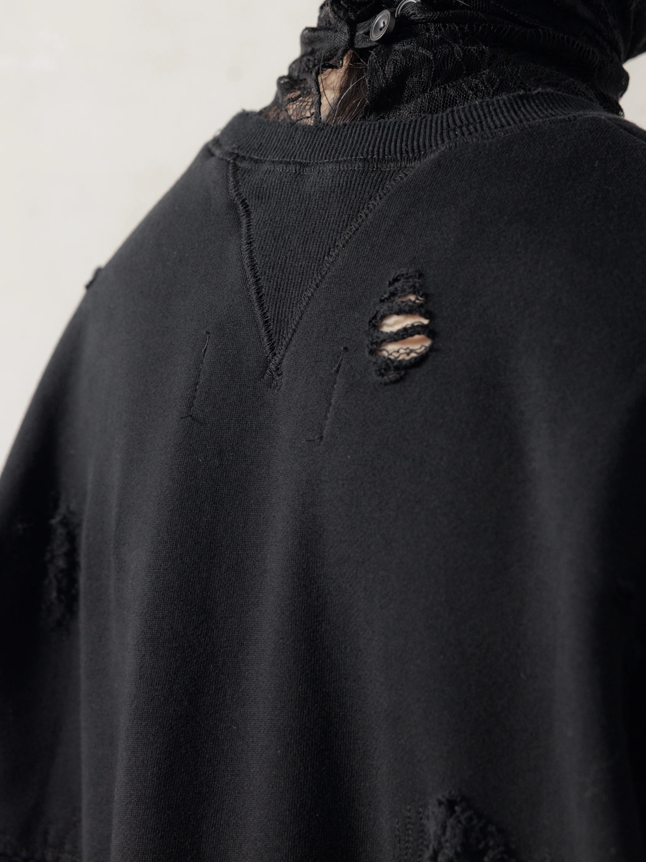 25FW|Double V Destroyed Sweater (Black) - Image 4