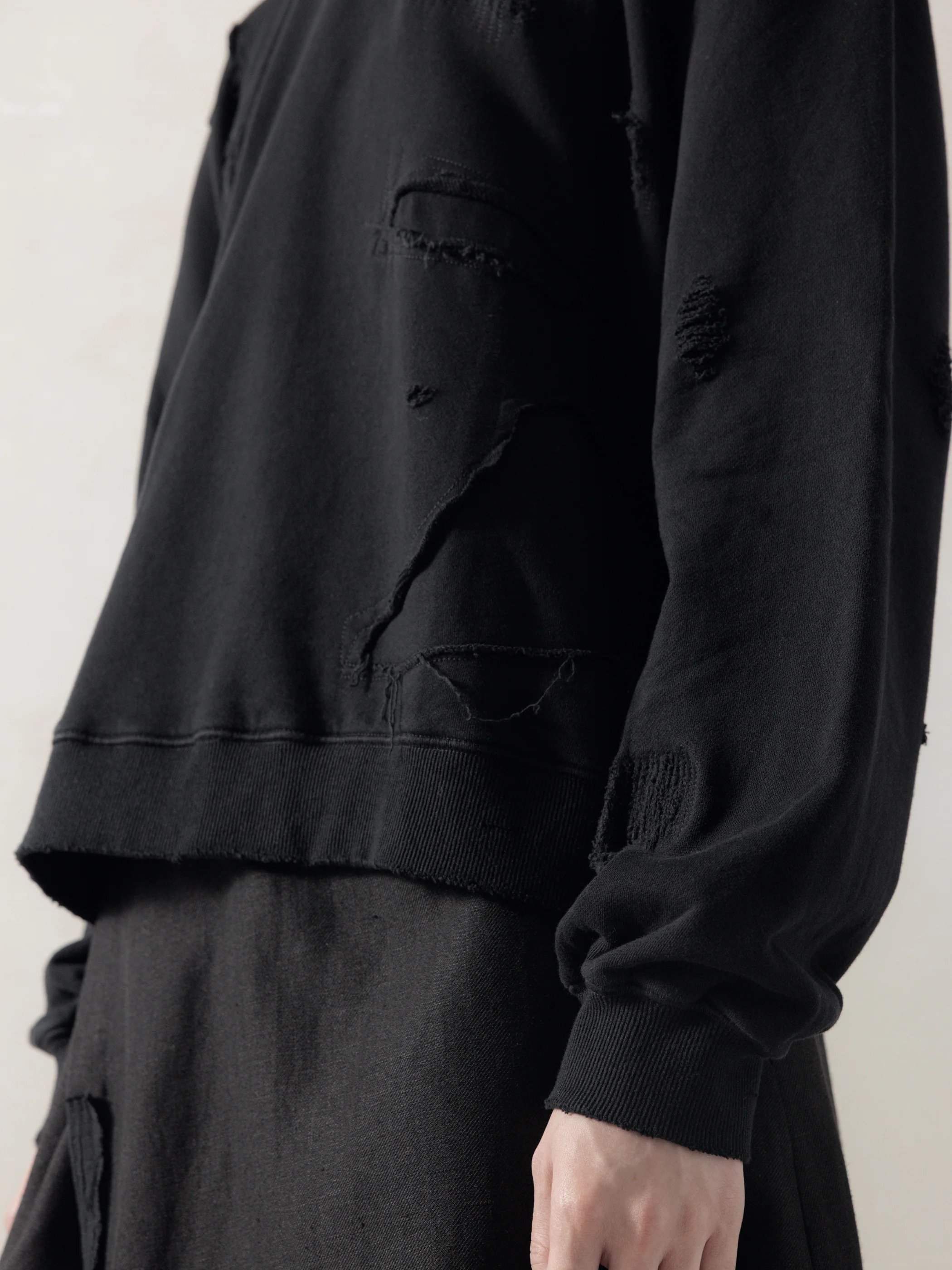 25FW|Double V Destroyed Sweater (Black) - Image 8