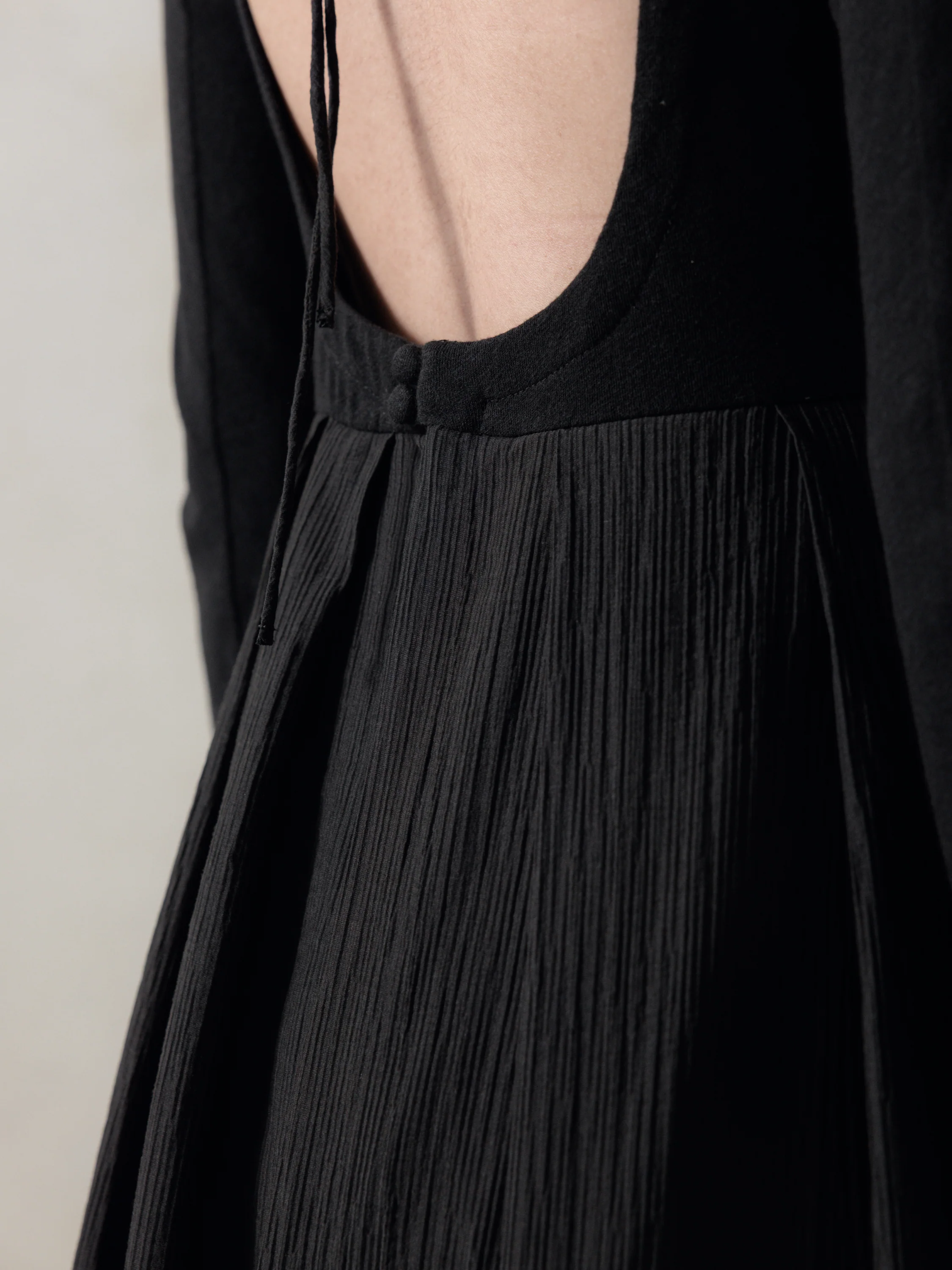 25FW WMS|Cut-out Dress - Image 4