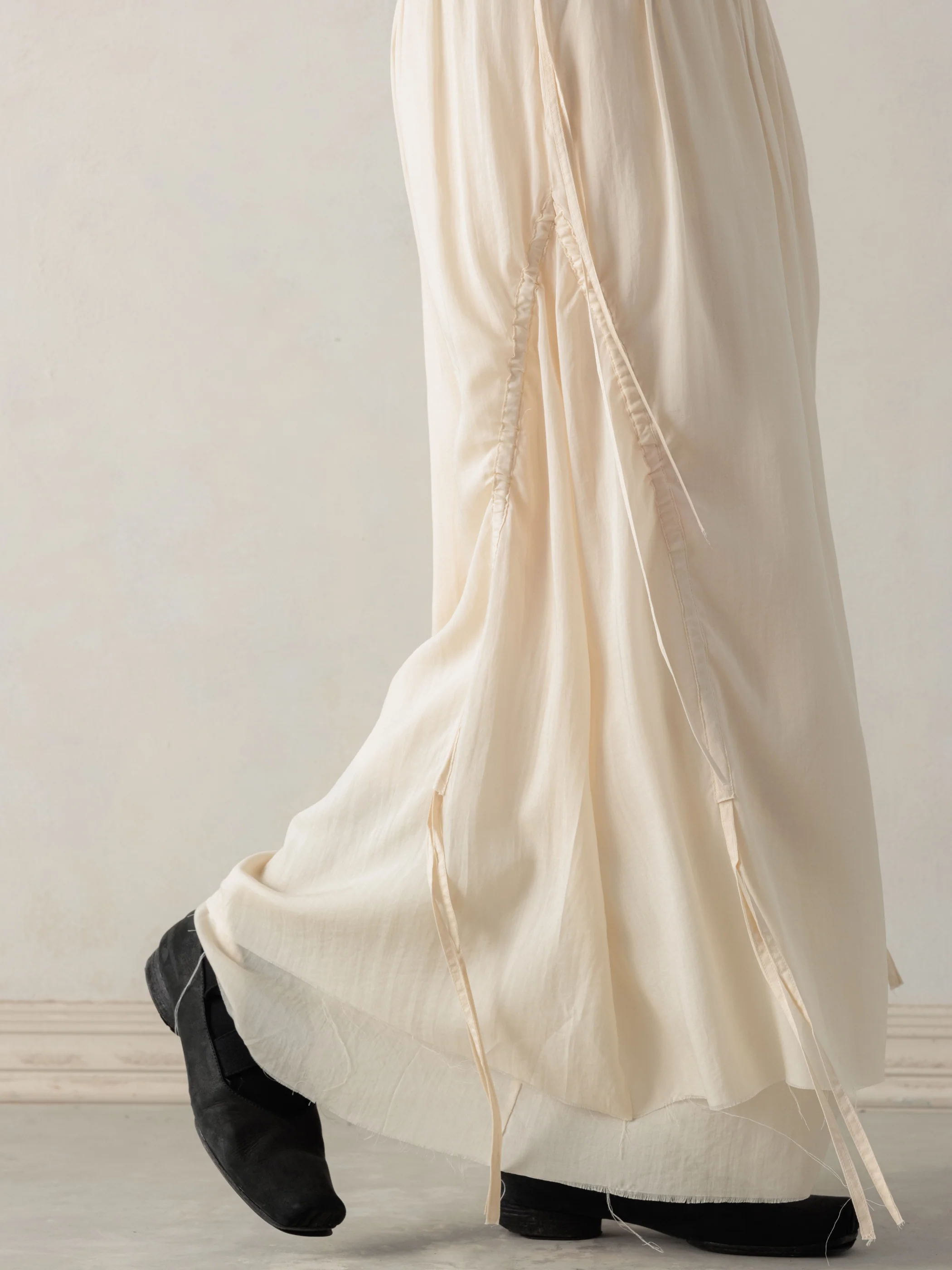 26SS WMS|Cotton Pleated Midi Skirt (Beige) - Image 4