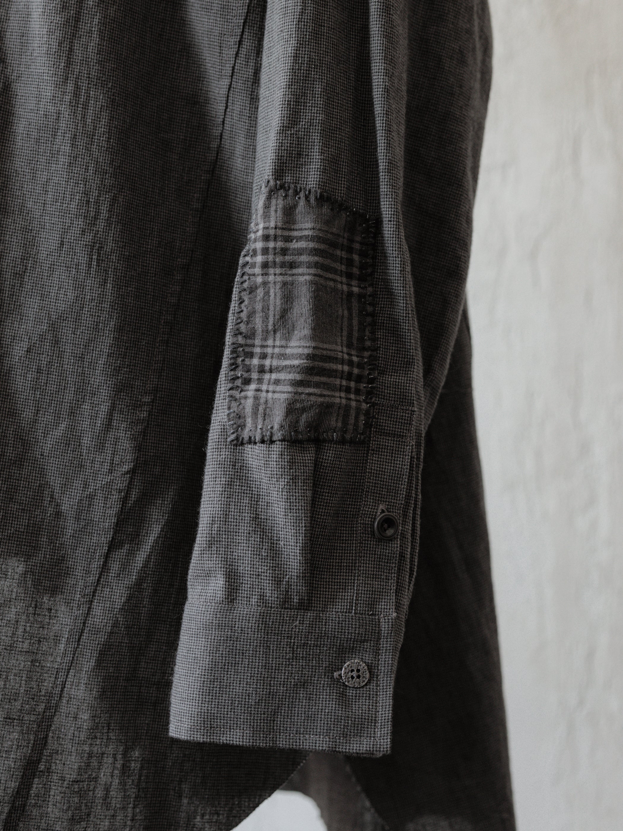 Forgotten Materials|0222 / Grandpa's Repaired Shirt (Dark Grey) - Image 3