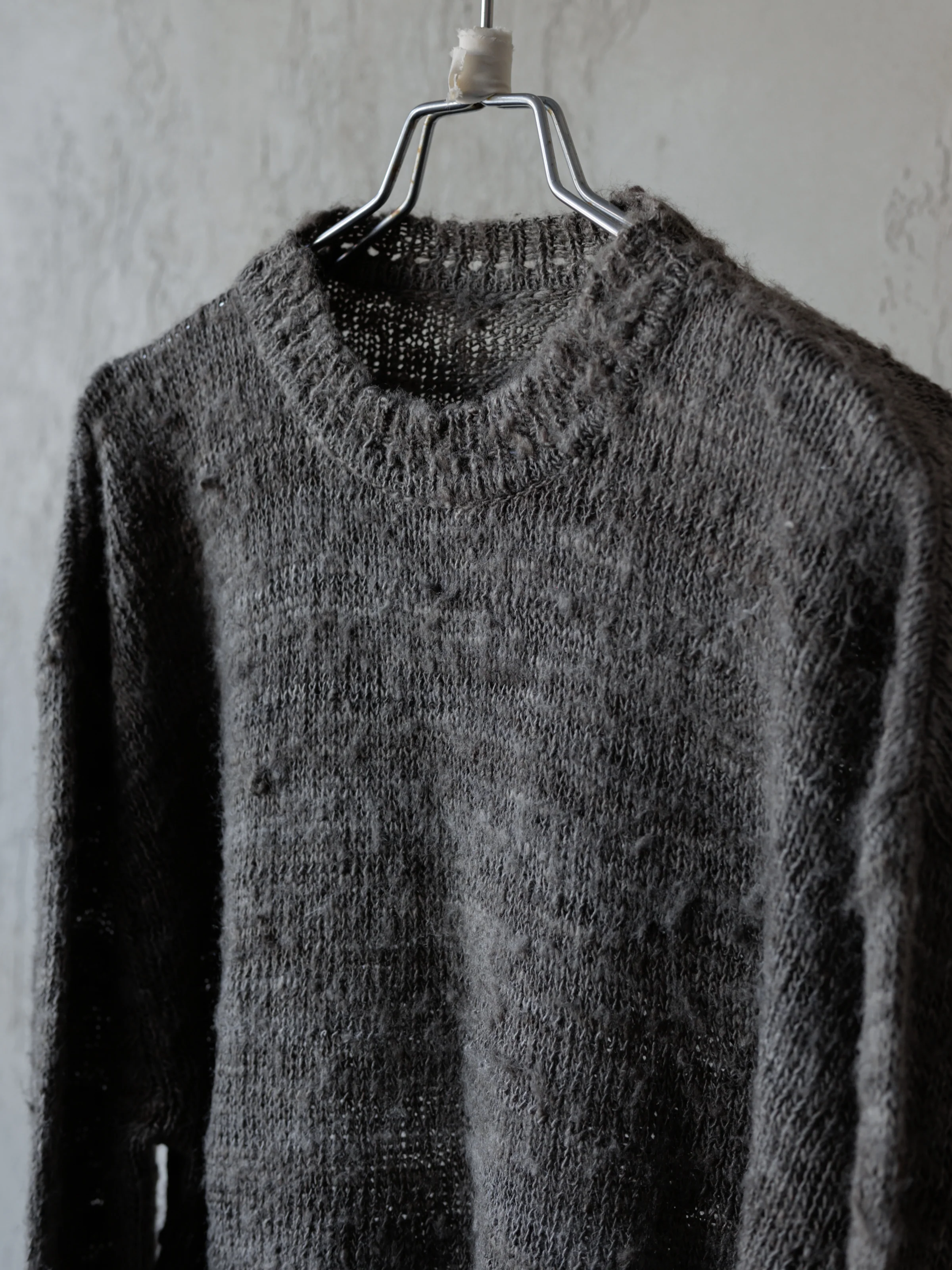 Forgotten Materials|Tussah Silk Handspun Yarn Top (Natural Dyed Dark Grey) - Image 2